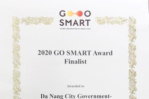 Giấy chứng nhận sản phẩm Chatbot dịch vụ công của Sở TT&TT TP Đà Nẵng lọt vào vòng chung kết GO SMART Award năm 2020