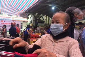 Chợ Nhân đạo - món quà tết cho người dân nghèo Đà Nẵng
