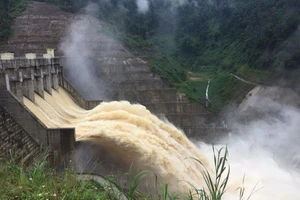 Sở TN-MT TP Đà Nẵng yêu cầu chủ hồ thủy điện Sông Bung 4 phải bảo đảm vận hành xả nước liên tục về hạ du không ít hơn 12 giờ/ngày