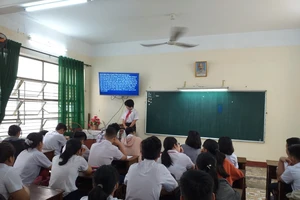Học sinh lớp 9, Trường THCS Trưng Vương (TP Đà Nẵng) đi học trước khi bùng dịch Covid-19 vào tháng 5