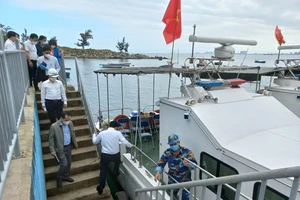 Ông Trần Phước Sơn, Phó Chủ tịch UBND TP Đà Nẵng đã trực tiếp kiểm tra thực tế tình hình bến thủy nội địa CT15 tại bán đảo Sơn Trà 