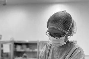Một phụ nữ mang khối u xơ tử cung “khủng” tương đương thai 7 tháng
