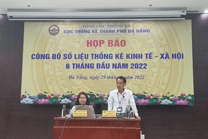 Ông Trần Văn Vũ, Cục trưởng Cục thống kê TP Đà Nẵng thông tin về tình hình kinh tế xã hội 6 tháng đầu năm 2022