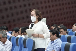 Bà Trần Thanh Thủy, Phó Giám đốc phụ trách Sở Y tế Đà Nẵng trả lời báo chí