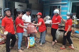 Hỗ trợ khẩn cấp cho các hộ tại xã Hòa Nhơn (huyện Hòa Vang, TP Đà Nẵng)