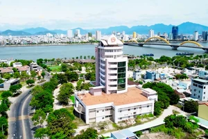 Hiện Đài Phát thanh - Truyền hình Đà Nẵng có 10 phòng chuyên môn và 135 cán bộ viên chức, người lao động