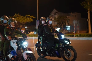 Lực lượng công an làm nhiệm vụ tuần tra đêm, đảm bảo an ninh trật tự trên các tuyến đường tại TP Đà Nẵng