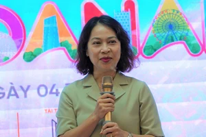 Bà Nguyễn Thị Hội An, Phó Giám đốc Sở Văn hóa và Thể thao Đà Nẵng trả lời tại họp báo. Ảnh: XUÂN QUỲNH