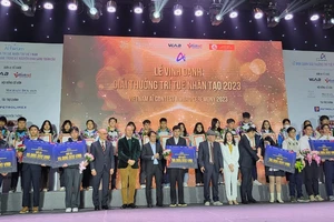 Các cá nhân và tập thể nhận giải thưởng trí tuệ nhân tạo Việt Nam 2023