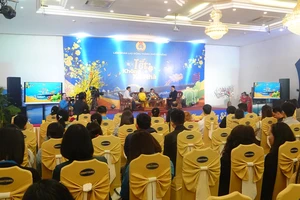 Chương trình Tết không xa nhà do Liên đoàn Lao động TP Đà Nẵng phối hợp với Đài PT-TH Đà Nẵng tổ chức 