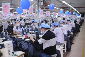 Công nhân làm việc tại Công ty CP Dệt may 29-3 (quận Thanh Khê, TP Đà Nẵng)