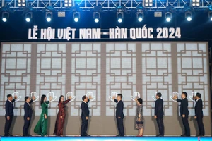 Nghi thức khai mạc lễ hội Việt Nam - Hàn Quốc 2024. Ảnh: XUÂN QUỲNH