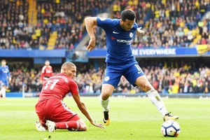 Pedro (xanh) và đồng đội có trận đấu đầy kịch tính trước Watford: Ảnh: Getty Images.