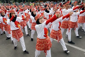 Nước chủ nhà muốn dùng điệu nhảy truyền thống tạo không khí hào hứng cho sự kiện thể thao sắp tới. Ảnh: AAP