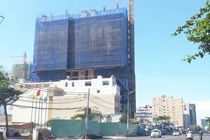 Một dự án khách sạn đang xây dựng ở Bãi Sau (TP Vũng Tàu)