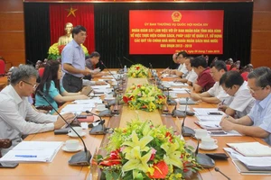 Đồng chí Nguyễn Hữu Quang phát biểu kết luận tại buổi làm việc. Ảnh: Báo Hòa Bình