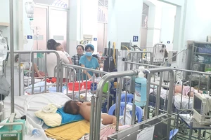 Bệnh nhi mắc tay chân miệng tại Bệnh viện Nhi đồng 2 tăng nhanh từ đầu tháng 8 đến nay