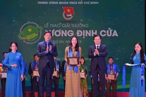 4 nhà nông trẻ nhận giải thưởng Lương Định Của