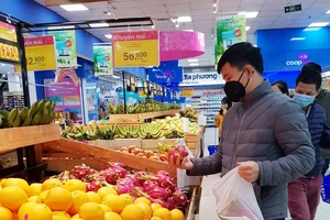 Thanh long đang được hệ thống siêu thị tại TPHCM hỗ trợ thu mua và tiêu thụ