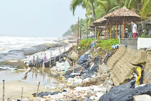 Khoảng 40 tỷ đồng chống xói lở khẩn cấp và bảo vệ bờ biển xã đảo Tam Hải