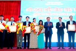 Các tập thể và cá nhân được vinh danh tại Hội nghị điển hình tiên tiến của Công ty Yến Sào Khánh Hòa