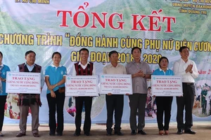 Chương trình "Đồng hành cùng phụ nữ biên cương" tại xã A Bung và A Ngo, tỉnh Quảng Trị