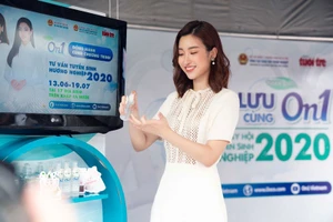 ON1 trao tặng hơn 60.000 "combo sạch khuẩn" cho ngày hội tư vấn tuyển sinh 2020 tại TPHCM và Hà Nội