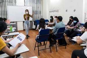 Học ngoại ngữ để bổ sung cho công việc và giao tiếp, chứ không phải để làm mai một tiếng Việt