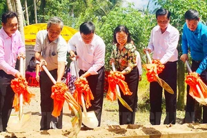 Hỗ trợ xây dựng đường nông thôn mới tại tỉnh Bến Tre