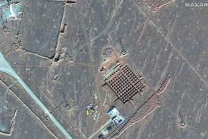 Ảnh vệ tinh cho thấy cơ sở hạt nhân Fordo của Iran, nơi được cho là đang tăng cường phòng không. Ảnh: AP