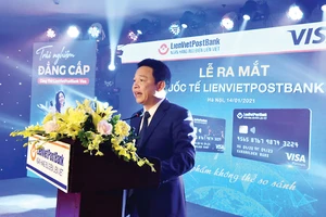 Ông Phạm Doãn Sơn, Phó Chủ tịch Thường trực HĐQT kiêm Tổng Giám đốc LienVietPostBank phát biểu tại lễ ra mắt thẻ quốc tế LienVietPostBank Visa