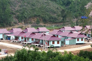Nóc ông Đề, xã Trà Leng, được dời về làng Bằng La, xã Trà Dơn