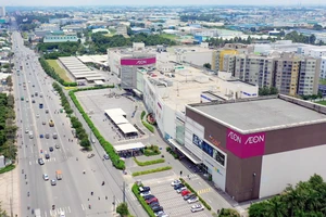 Dọc Quốc lộ 13 đã có nhiều tiện tích cao cấp như: Aeon Mall, Lotte Mart, các bệnh viện quốc tế