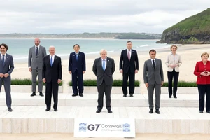Nguyên thủ các nước G7 cùng Chủ tịch Hội đồng châu Âu và Chủ tịch Ủy ban châu Âu chụp ảnh chung tại Hội nghị thượng đỉnh G7 ở vịnh Carbis, Cornwall, Anh ngày 11-6-2021. Ảnh: THX/TTXVN