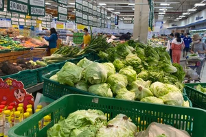 Giá cả hàng hóa được hệ thống siêu thị kiểm soát chặt, hỗ trợ người dân phòng chống dịch