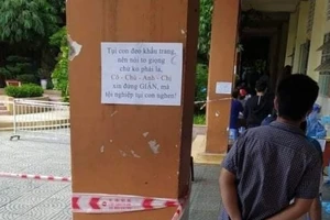 Lời nhắn đáng yêu ở điểm tiêm ngừa thuộc phường Phú Thạnh, quận Tân Phú, TPHCM
