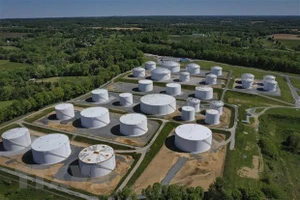 Các bể chứa nhiên liệu tại một trạm của Công ty Colonial Pipeline ở Woodbine, bang Maryland, Mỹ. Ảnh: AFP/TTXVN