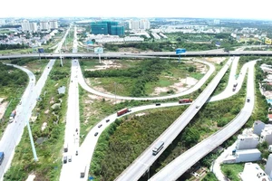 Đoạn giao giữa tuyến Vành đai 2 và cao tốc TPHCM - Long Thành - Dầu Giây. Ảnh: CAO THĂNG