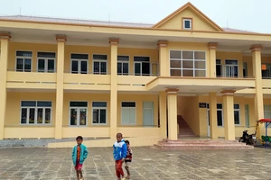 Ngôi trường khang trang hiện đại ở bản Sắt do Ban Cứu trợ Hà Nội tặng