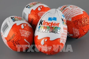 Kẹo socola trứng Kinder Surprise của Hãng sản xuất bánh kẹo Ferrero (Italy). Ảnh: The national.wales/TTXVN