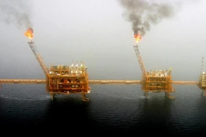 Giàn khoan dầu trên vịnh Persian, phía nam thủ đô Tehran, Iran. Ảnh: REUTERS