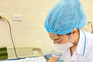 Phẫu thuật cứu 2 bệnh nhân người Lào bị ung thư