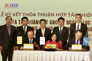 Đại diện lãnh đạo Tập đoàn T&T Group, Ngân hàng SHB và Vietnam Airlines ký thỏa thuận hợp tác chiến lược