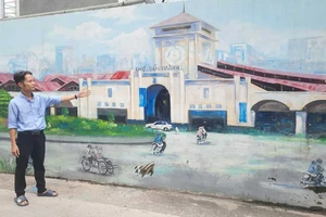 Bức tranh vẽ khung cảnh chợ Bến Thành trên bức tường ở hẻm 145/1 Nguyễn Đình Chính (phường 11, quận Phú Nhuận)