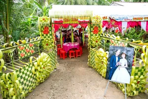 Cổng cưới dừa nước mộc mạc nơi quê nhà