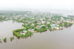 Nhiều khu vực dân cư trên địa bàn tỉnh Quảng Trị ngập sâu trong nước lũ. Ảnh: NGUYỄN HOÀNG