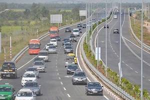 Nghiên cứu mở rộng đường cao tốc TPHCM-Long Thành
