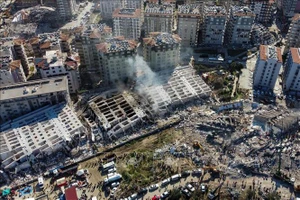 Các tòa nhà bị phá hủy trong trận động đất tại Hatay, Thổ Nhĩ Kỳ, ngày 8-2-2023. Ảnh: AFP/ TTXVN