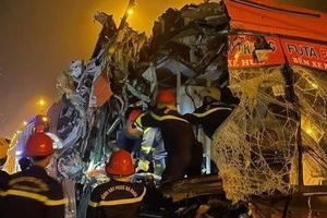 Xe khách va chạm với xe tải ở Quảng Nam khiến 3 người tử vong, 13 người bị thương