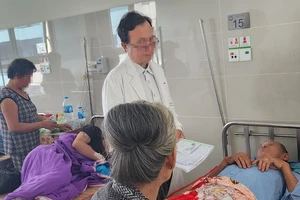 Đeo nhẫn vào “của quý”, người đàn ông 68 tuổi phải nhập viện cấp cứu